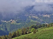 20 Zoom sulla Conca di Oltre il Colle con l'Alben tra le nuvole